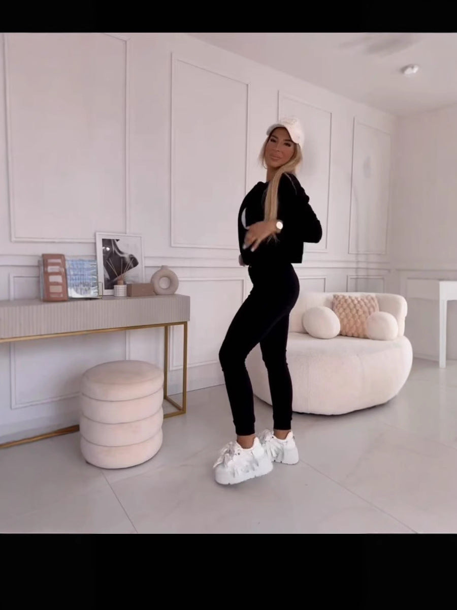 Moteriškas sportinis kostiumėlis "Slim fit"