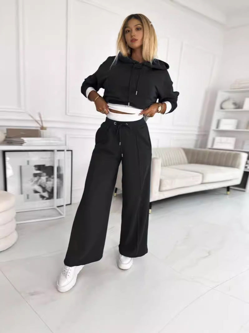 Laisvalaikio kostiumas moterims – minkštas audinys ir patogus kirpimas